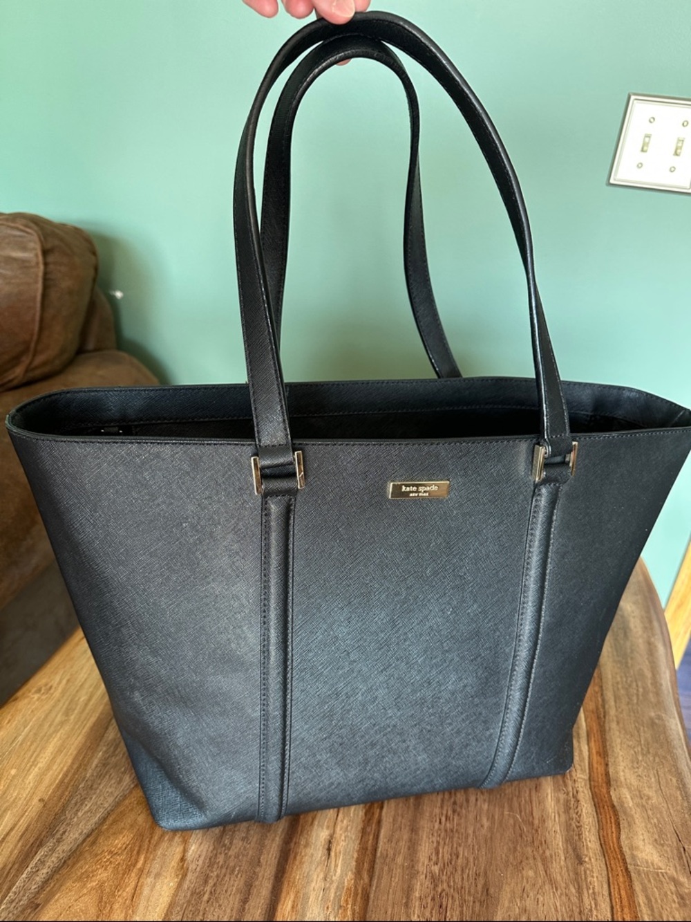Kate Spade Newbury Lane Dally black zip close gold hardware very good condition
